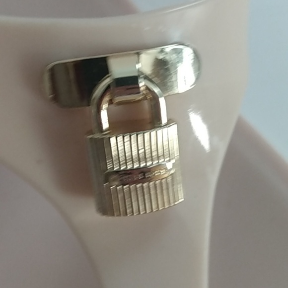 Michael Kors Women's Sandals Size 10 Soft Pink 🩷 - Picture 3 of 8